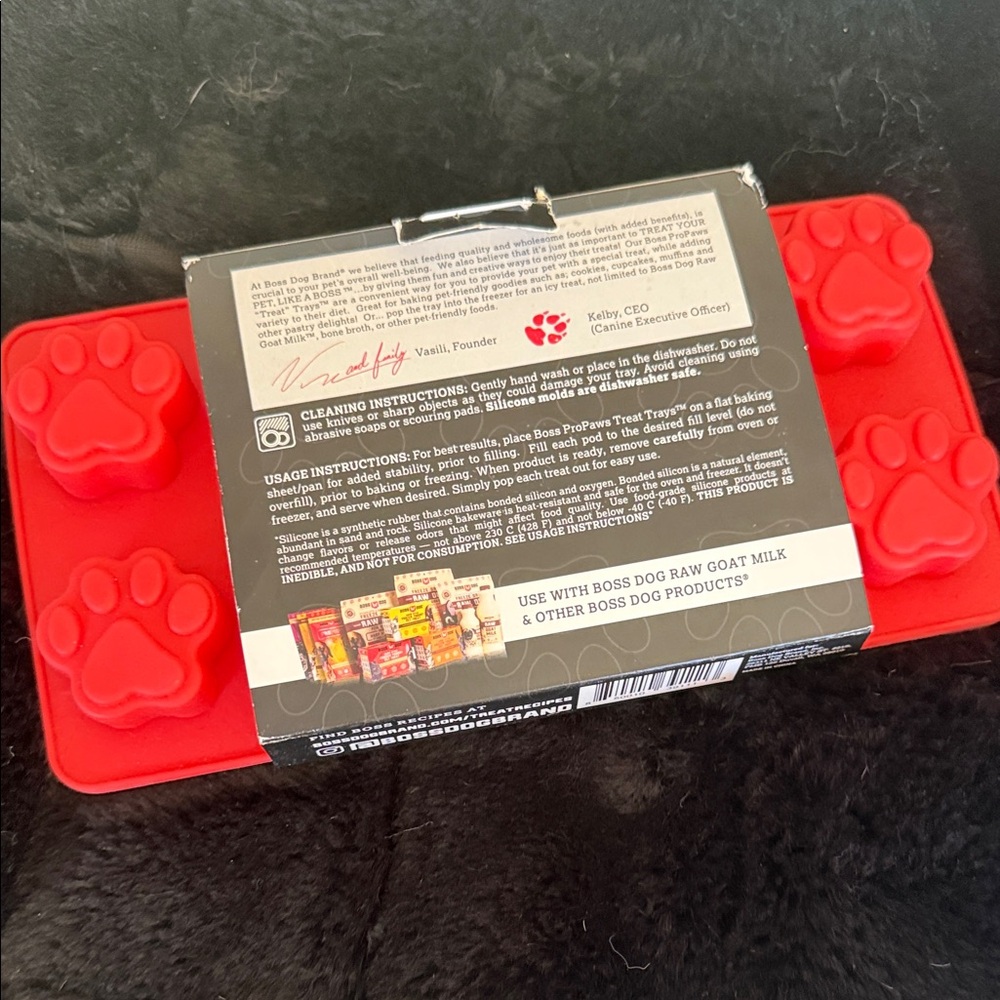 Boss Dog Red Treat Trays for Pets - Picture 3 of 4